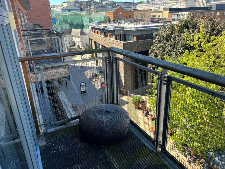 1 bedroom flat at eclipse building bristol city centre