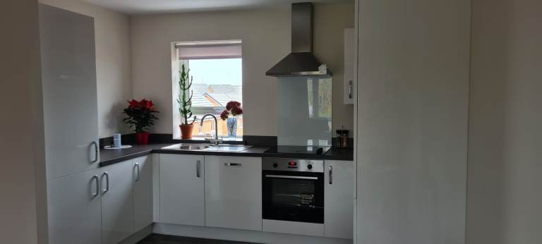 Double and Single room to rent