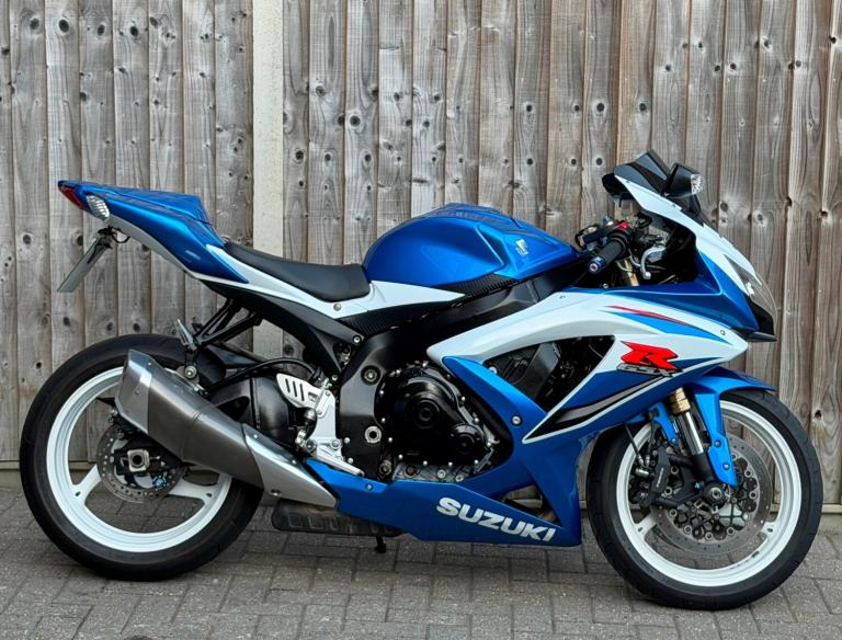 SUZUKI GSXR 600 K9 2010 (10) SUPER SPORT + STANDARD BIKE + MAINLY STANDARD 