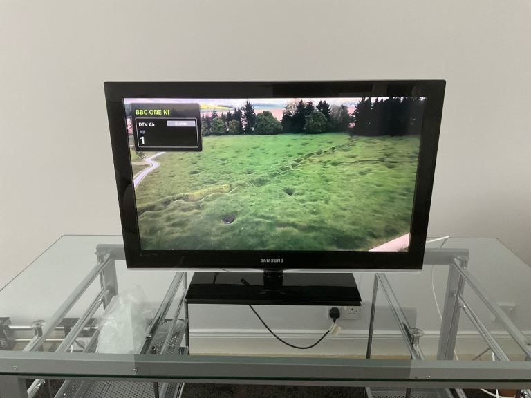 SAMSUNG 32” FULL HD LCD TELEVISION LE32C530F1W 👉Still Available in BT5 6DE👈 FREE STANDING 