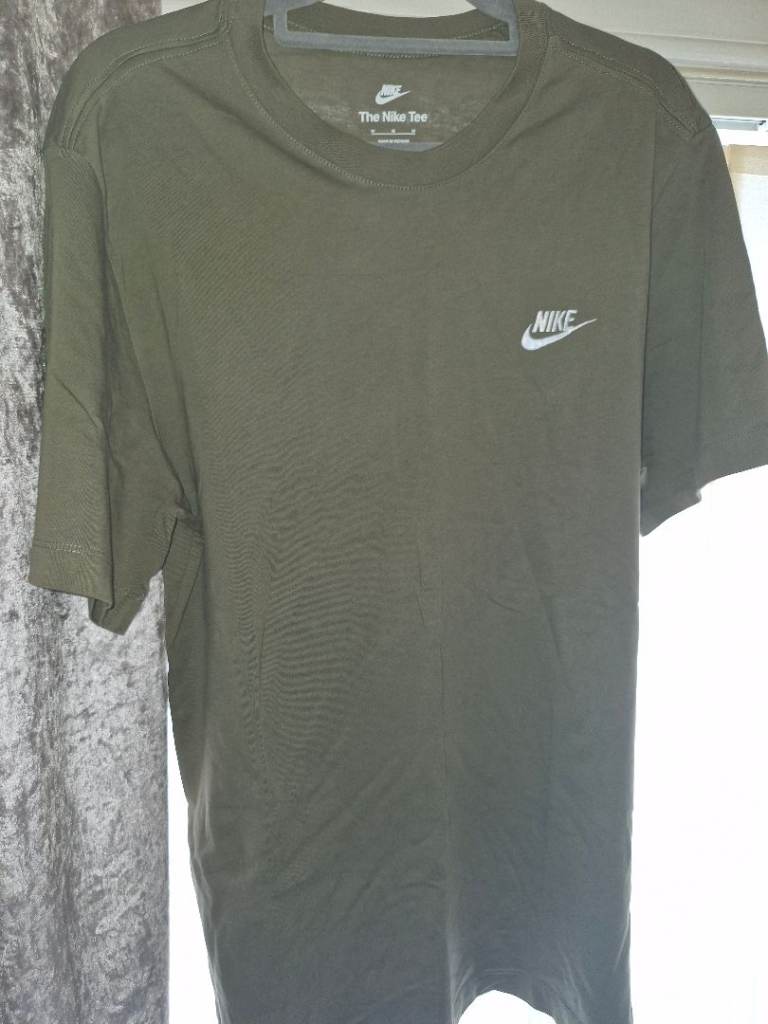 Mens tshirt size medium colour khaki nike