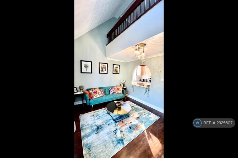 2 bedroom house in Ladygrove Drive, Guildford, GU4 (2 bed) (#2925607)