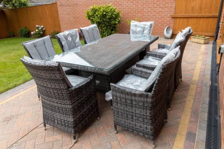 HARTMAN Rattan Patio / Garden Dining Table & 8 Luxurious Chairs - Premium Quality Outdoor Furniture