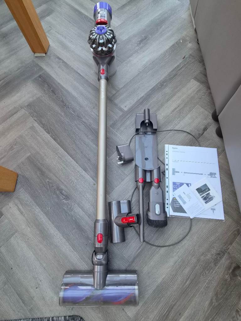 Dyson V8 Animal Cordless Vacuum Cleaner with Accessories