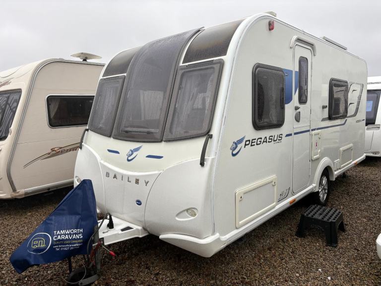 BAILEY PEGASUS MODENA - FIXED BED CARAVAN WITH END WASHROOM 