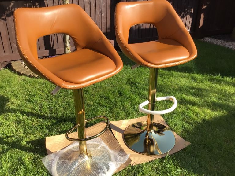 £74  (2);X BRAND NEW WAYFAIR TAN BROWN LEATHER WITH GOLD BASES, GAS LIFT SWIVEL BARSTOOLS BAR STOOLS