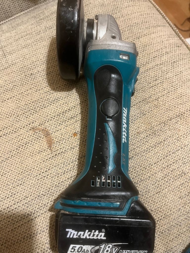 Makita Cordless Angle Grinder 18V – Good Condition