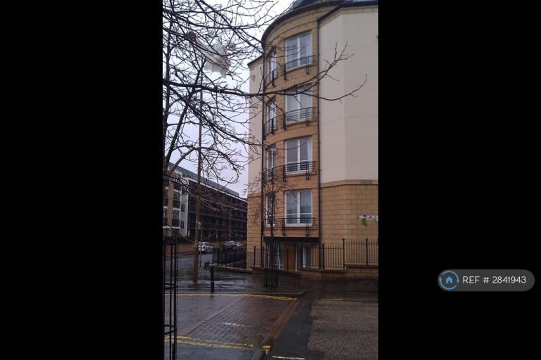 3 bedroom flat in Hopetoun Street, Edinburgh, EH7 (3 bed) (#2841943)
