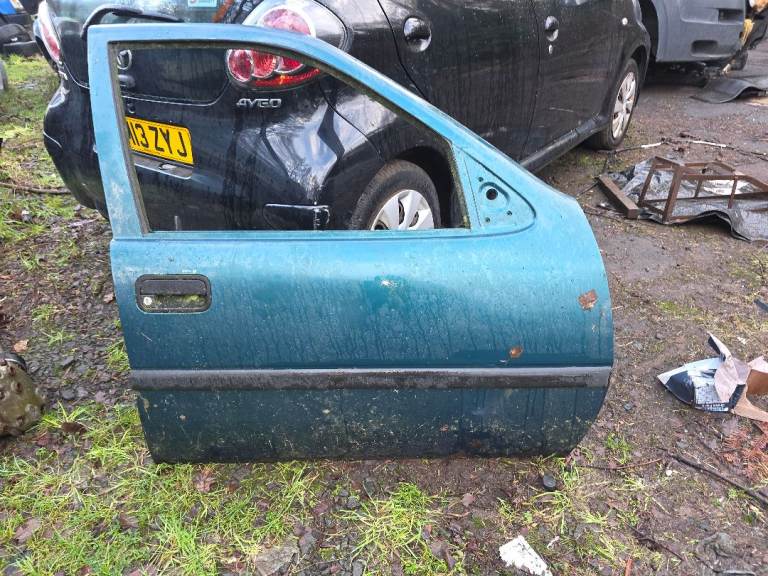 Vauxhall cavalier drivers door shell