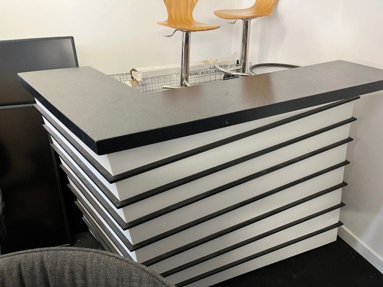 Bar / Breakfast Bar