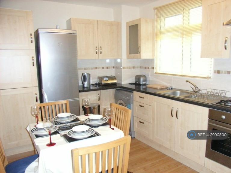 2 bedroom flat in Wengham House, London, W12 (2 bed) (#2990800)