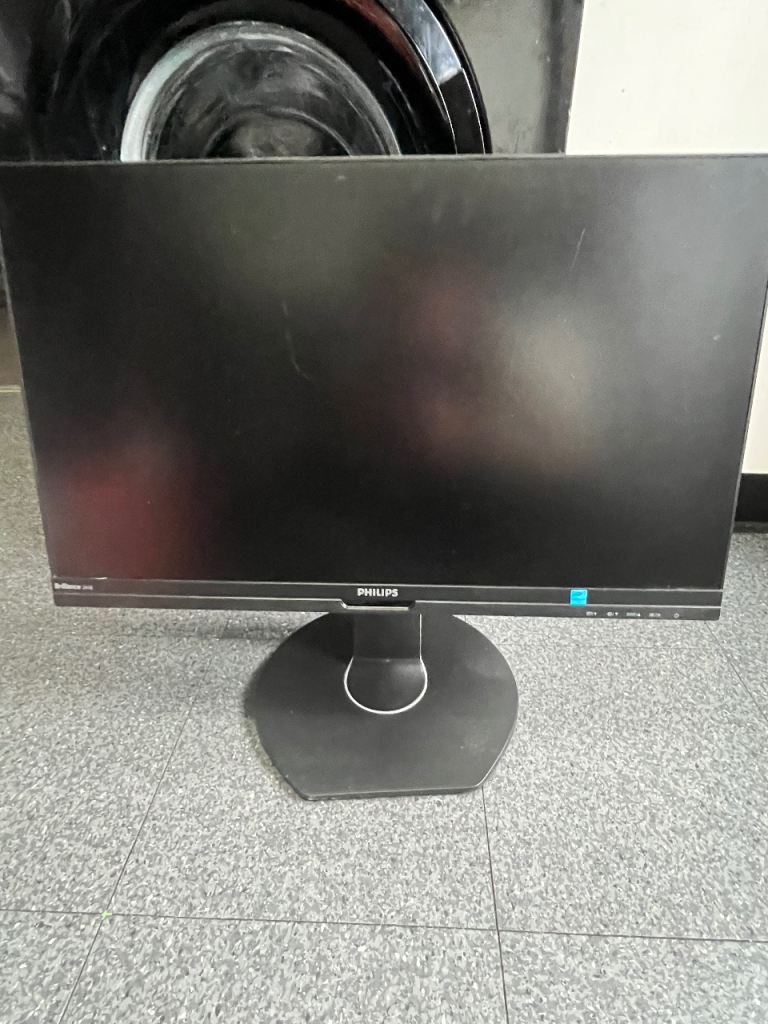 Philips monitor don’t have power cable but works perfect read description 