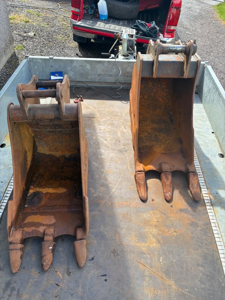 Two 40inch buckets 