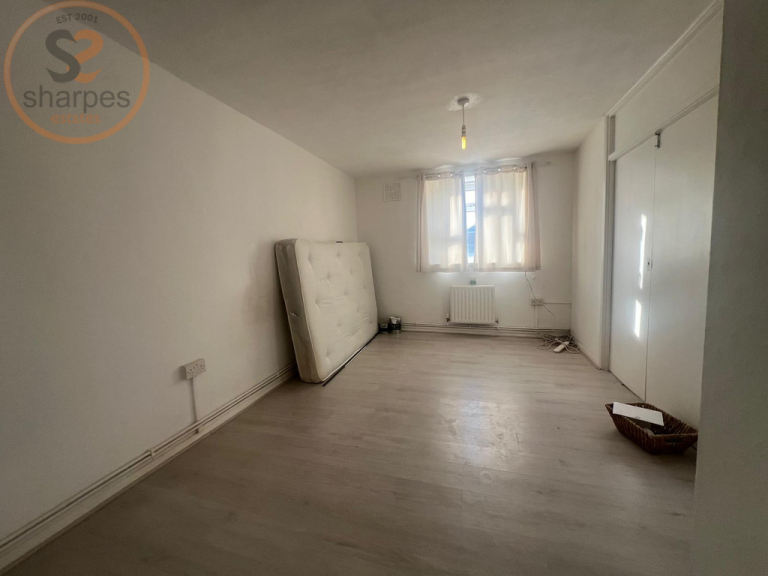 1 bedroom flat in Fitch Court, Laburnum Road, Mitcham, Surrey
