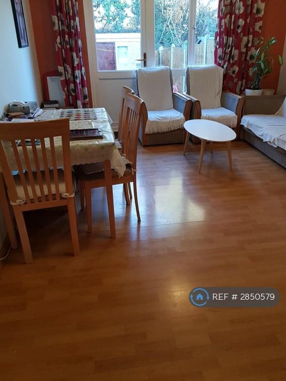 2 bedroom house in Avenue Road, Chadwell Heath, Romford, RM6 (2 bed) (#2850579)