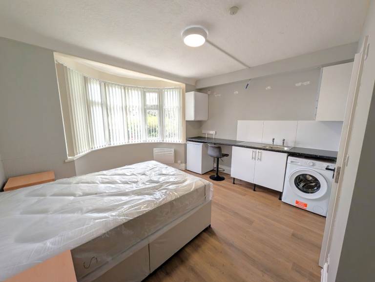 *INC ALL BILLS EXC ELEC* Modern ground floor studio flat to rent in Hendon