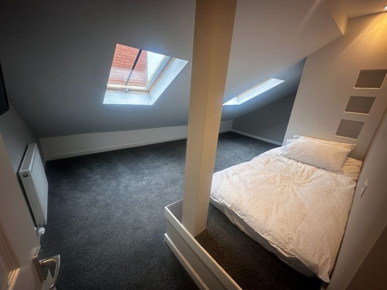 3 bedroom flat in Parkside Terrace, Newington, Edinburgh, EH16 5BL