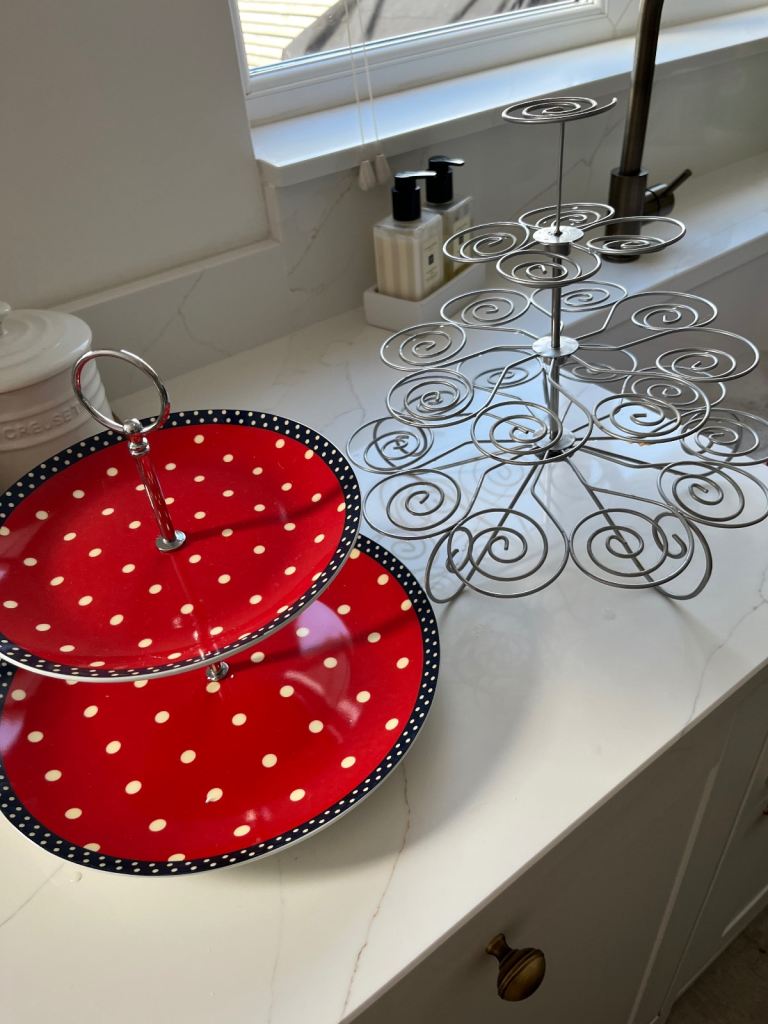 CAKE/CUPCAKE STANDS X 2