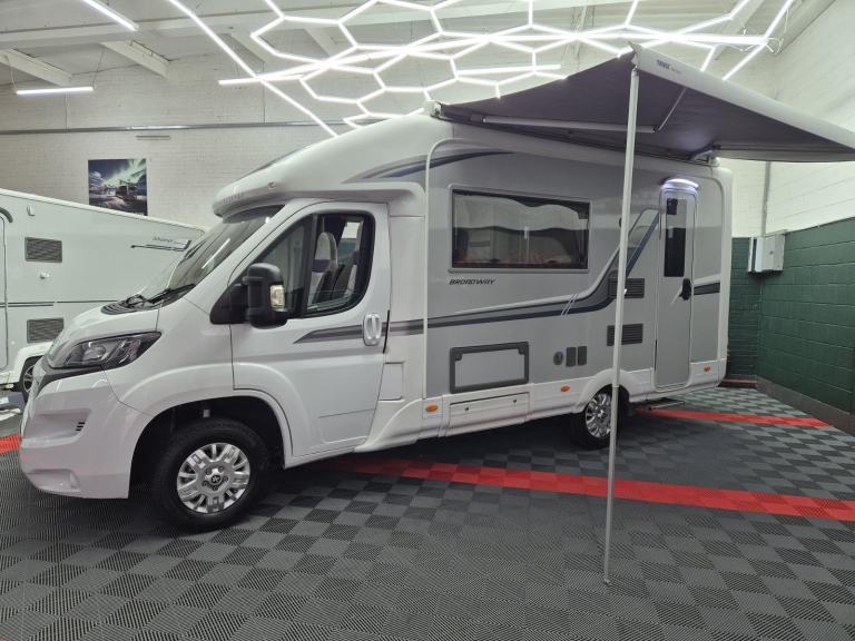 AUTO-SLEEPERS BROADWAY EK TB LP 165BHP 2 BERTH, 2 BELTED SEATS + AWNING + SOLAR