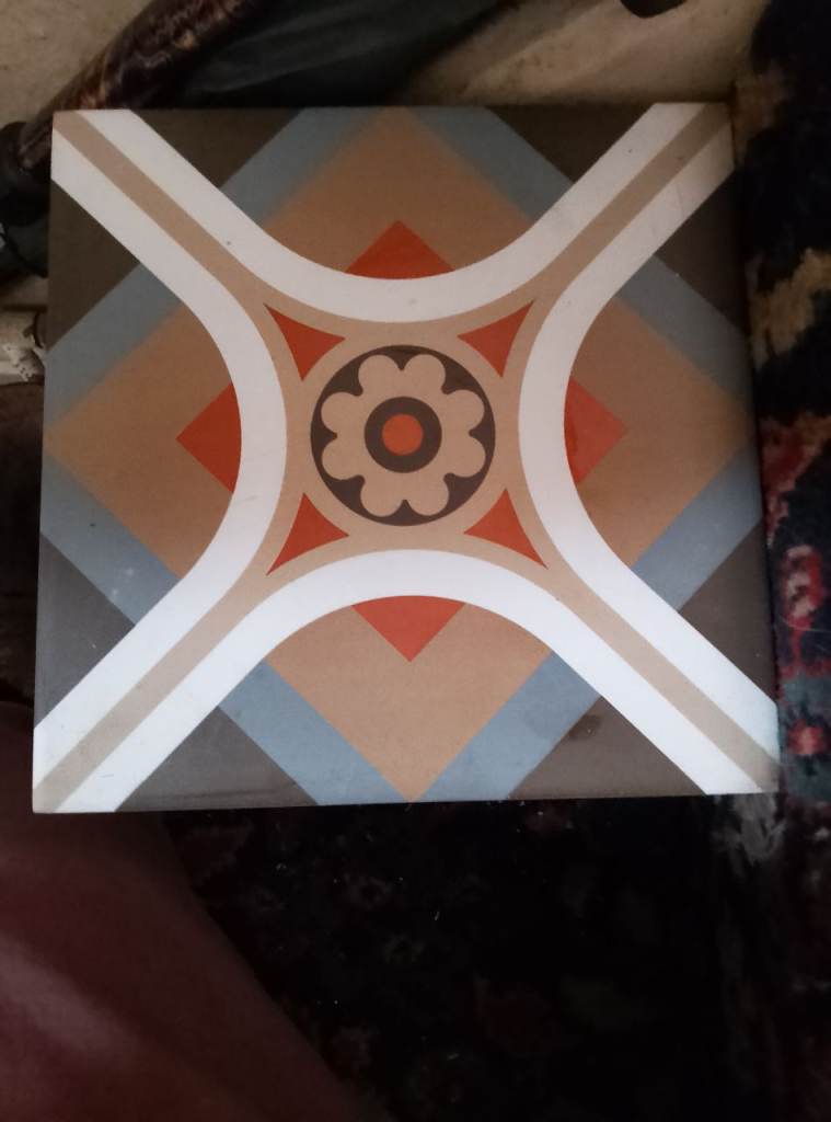 Decorative Floor Tiles x 18. 20 x 20cm 