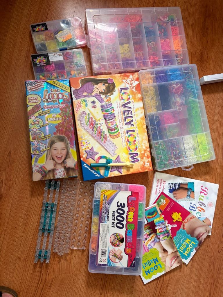 Large Bundle of Loom Bands and Kits – Good Condition