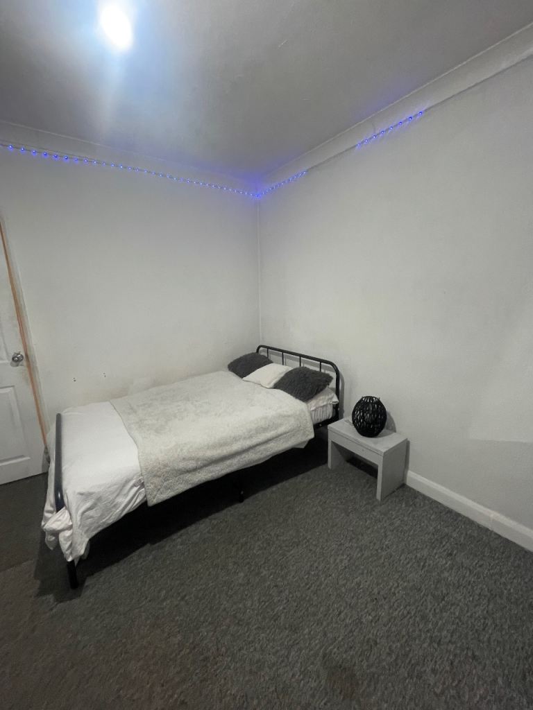 Spacious Furnished Double Room to Rent