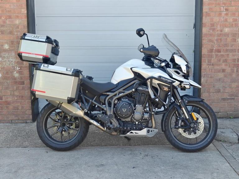 TRIUMPH EXPLORER XRX LOW 2017 Petrol Manual in White