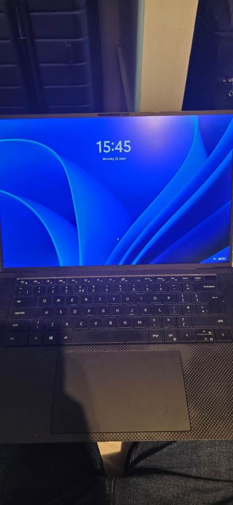Dell xps 15 i7 11th gen, 16 gb ram, FHD+ screen