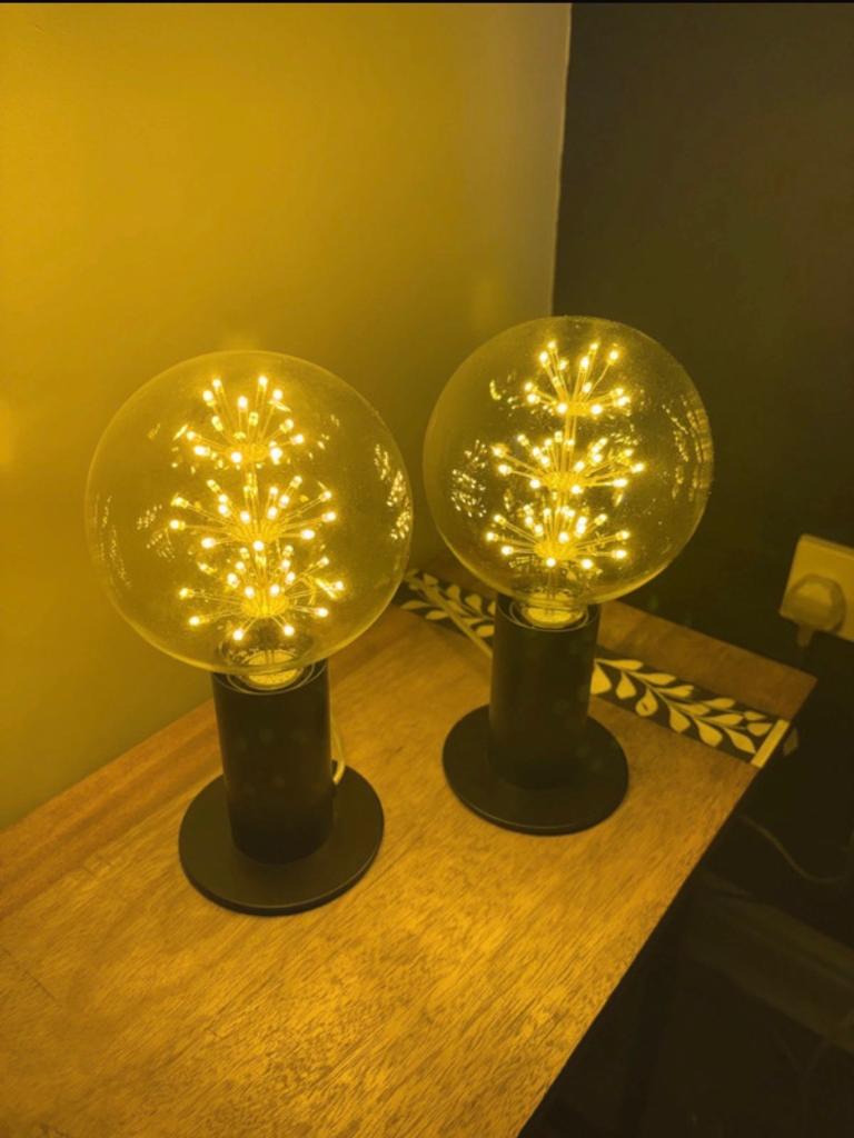 Two table lamps. 