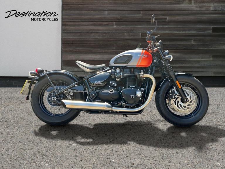 2024 Triumph Bonneville Bobber PREMIUM TWIN COLOUR Petrol grey 6 Speed