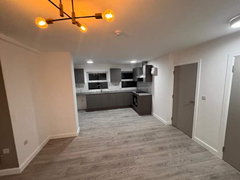 STREATHAM Newly Refurbished 11 bed HMO-C3 application possible for Care Provider-COMPANY LET WELCOME