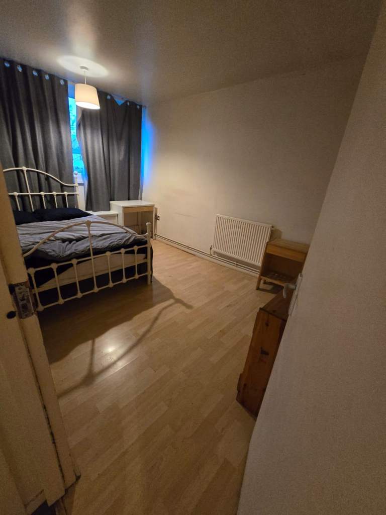 Spacious & Cosy double room for Rent SW15 4LQ