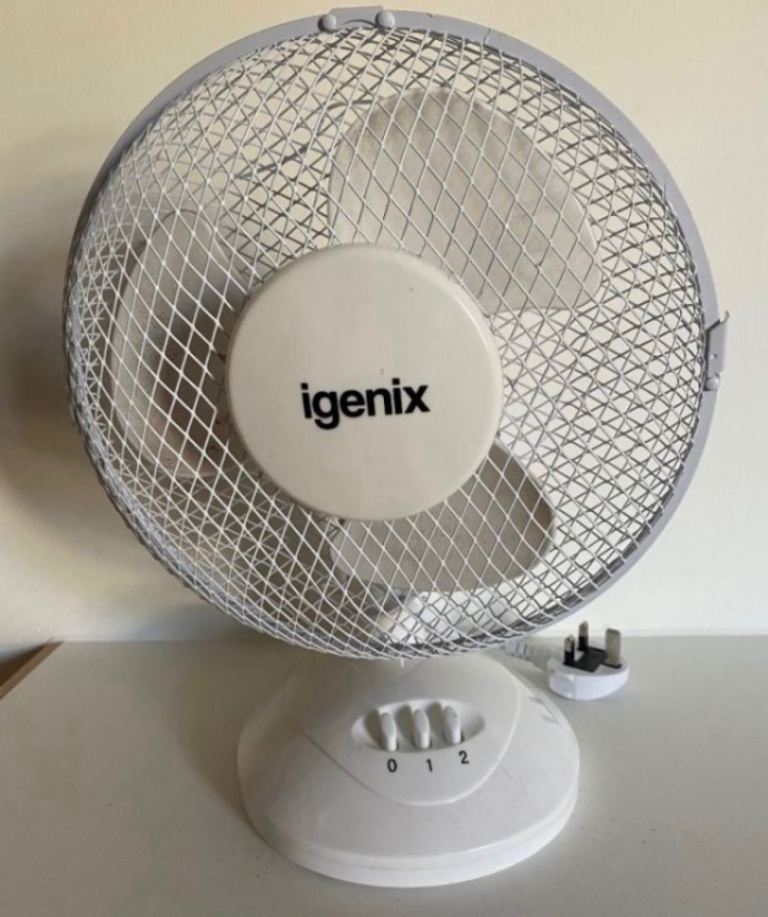 Igenix DF9010 9-Inch White Desk Fan