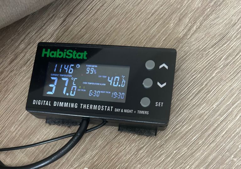 Habistat digital thermostat - day and night timer