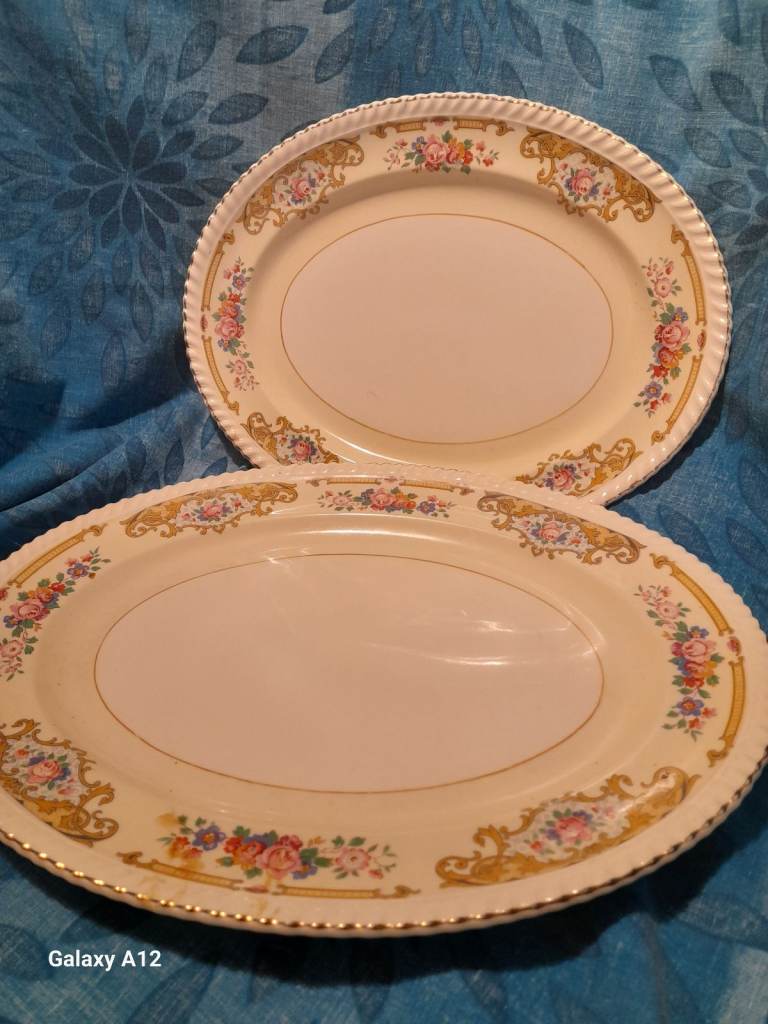 2 serving plates
