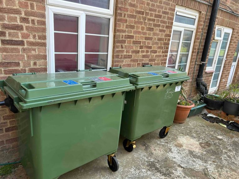 1100L wheelie bins