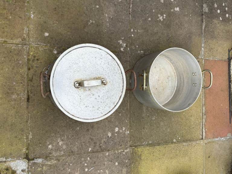 2 Large Aluminium Stock Pots (23.4L) – Catering / Outdoor Cooking – 1 Lid