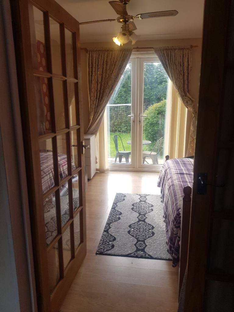 Nice and furnished room available to rent 