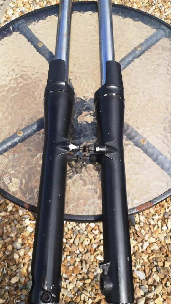YAMAHA XVS125 DRAGSTAR 2000-2004 FRONT FORKS / SHOCKS