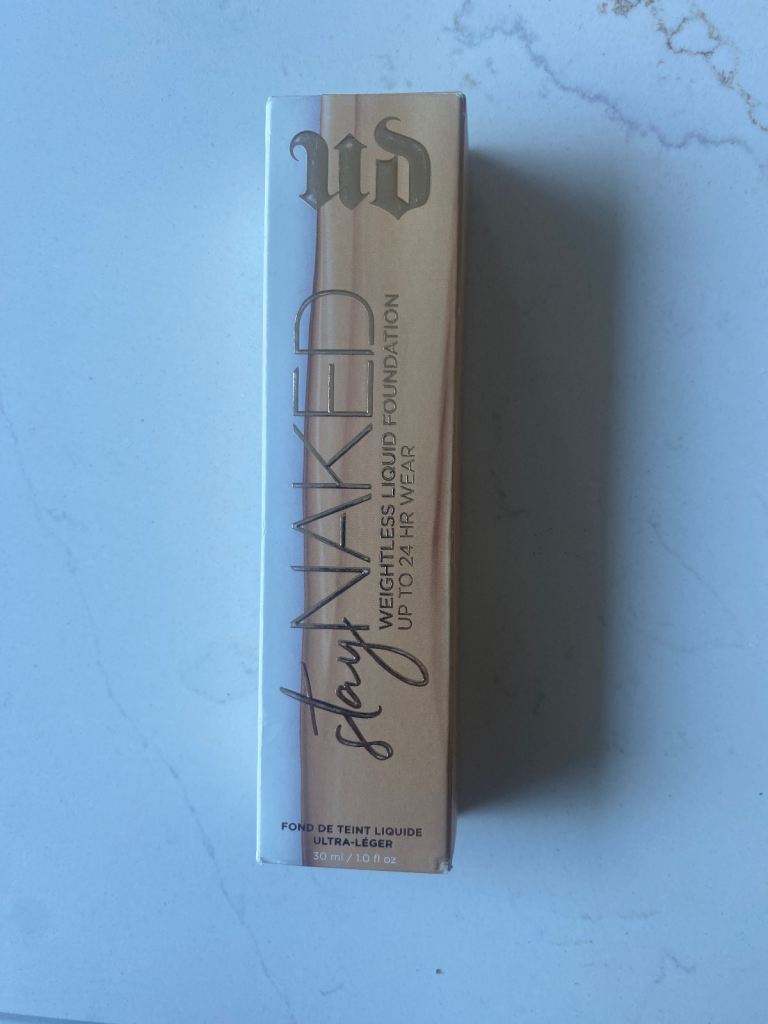 Urban Decay Stay Naked Weightless Liquid Foundation – Shade 30NN