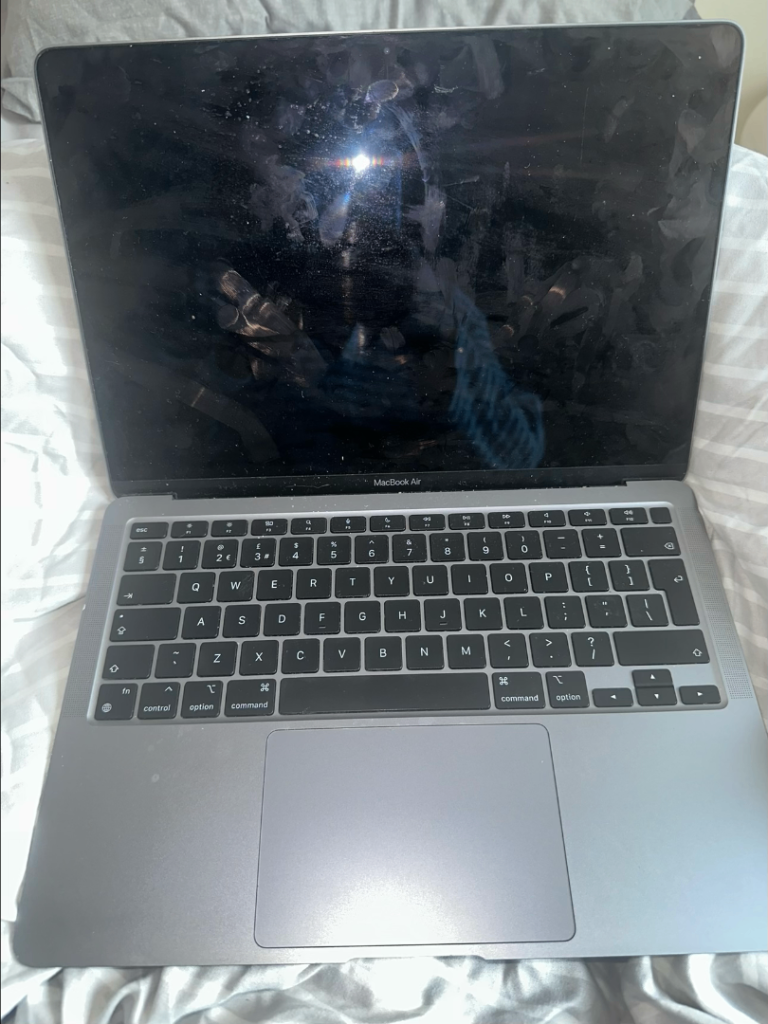 MacBook M1 Chip (needs screen replacement)