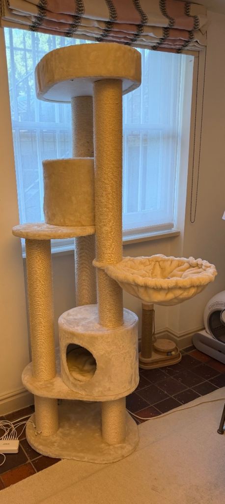 Cat tower 