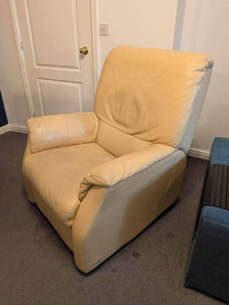 Natuzzi leather manual recliner