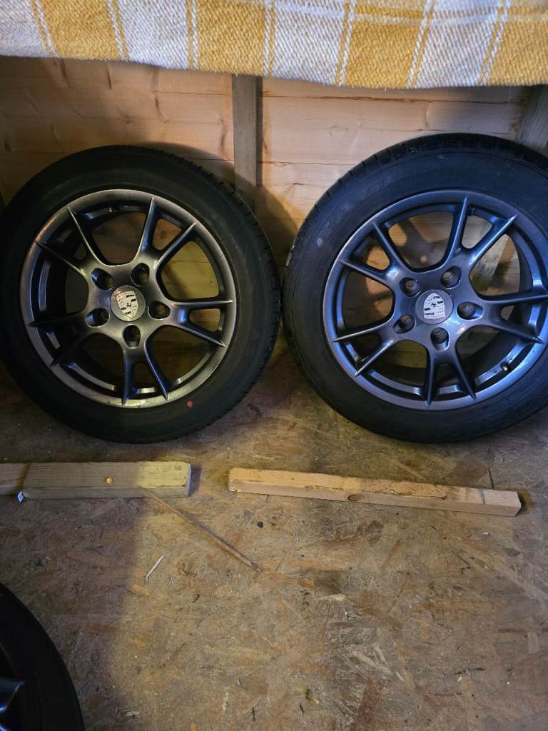 Porsche 17 " alloys with tyers