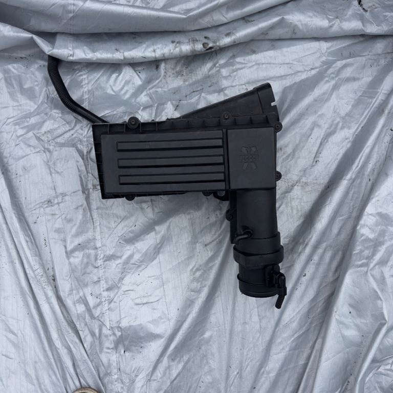 AUDI is A3 SPORTBACK MK2 8P 2008-2012 2.0TDI Air Filter Box