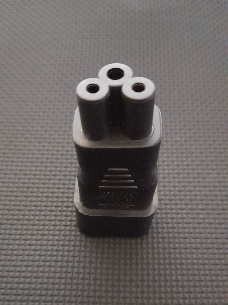IEC C14 kettle 3 Pin Socket To IEC C5 Cloverleaf Plug Adapter