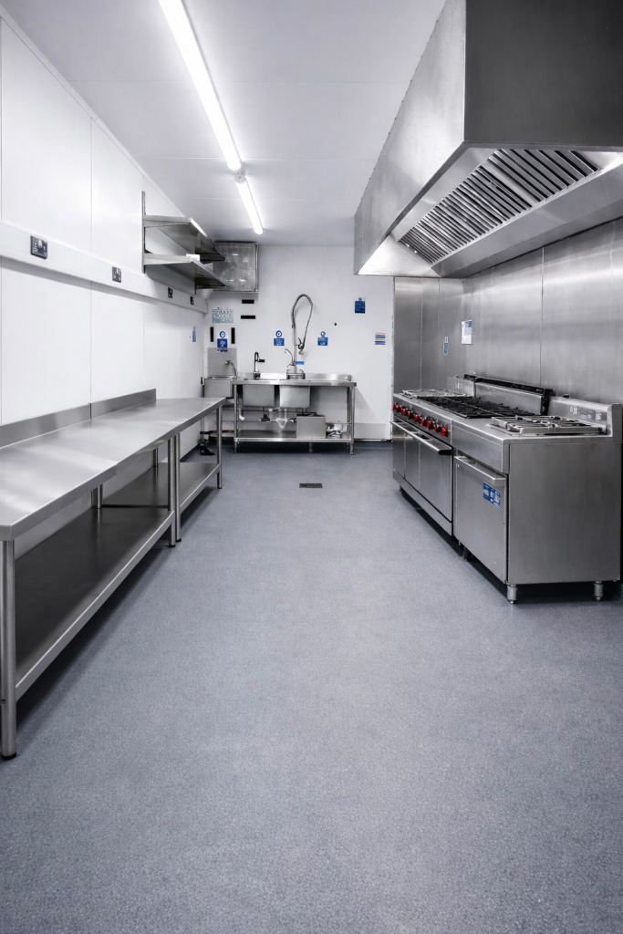 Commercial Dark kitchen with 24/7 access gas 3 phase electric floor drain. available now! to rent