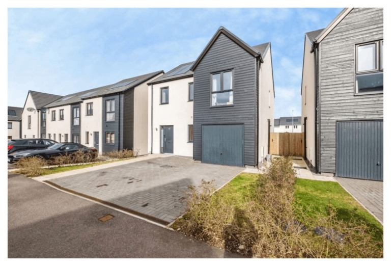 4 bedroom detached home - For Sale