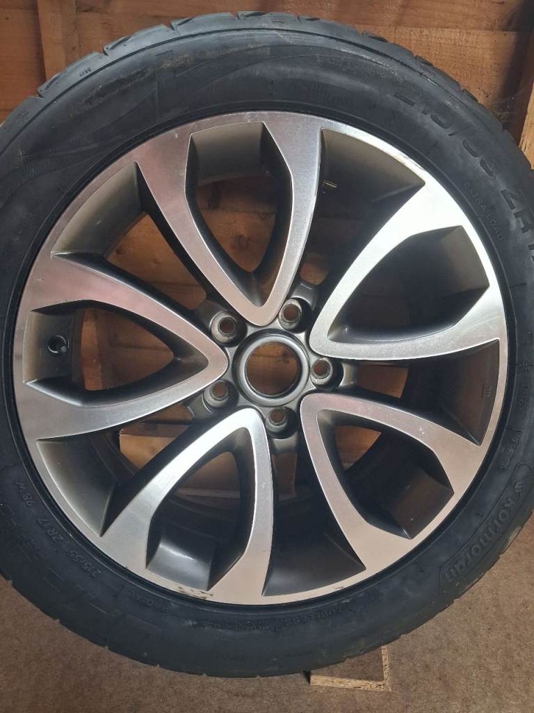 Nissan Juke alloy wheel 