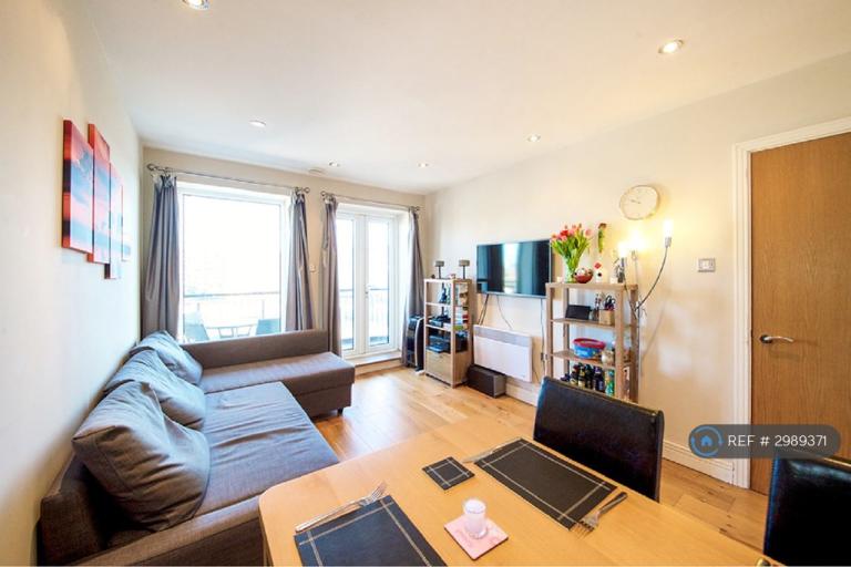 1 bedroom flat in Central House, London, E15 (1 bed) (#2989371)